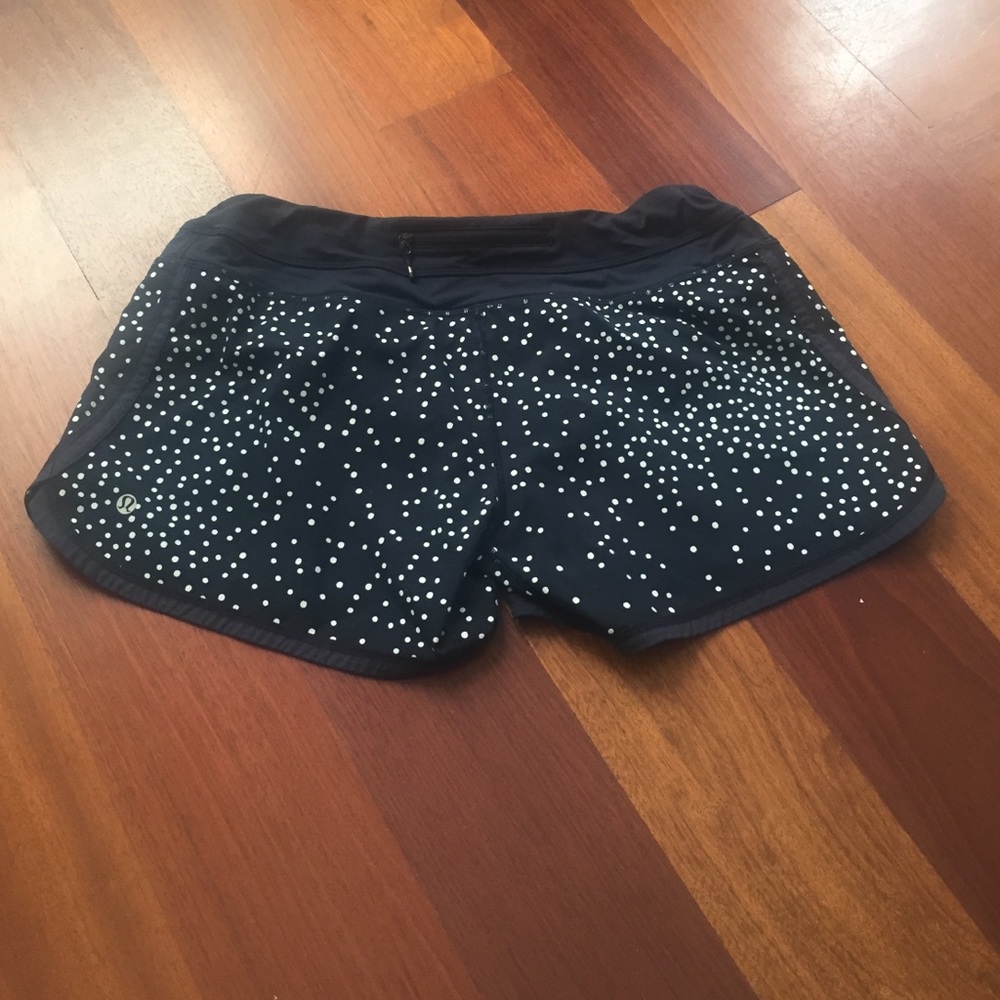 Lululemon polka- dot groovy run shorts